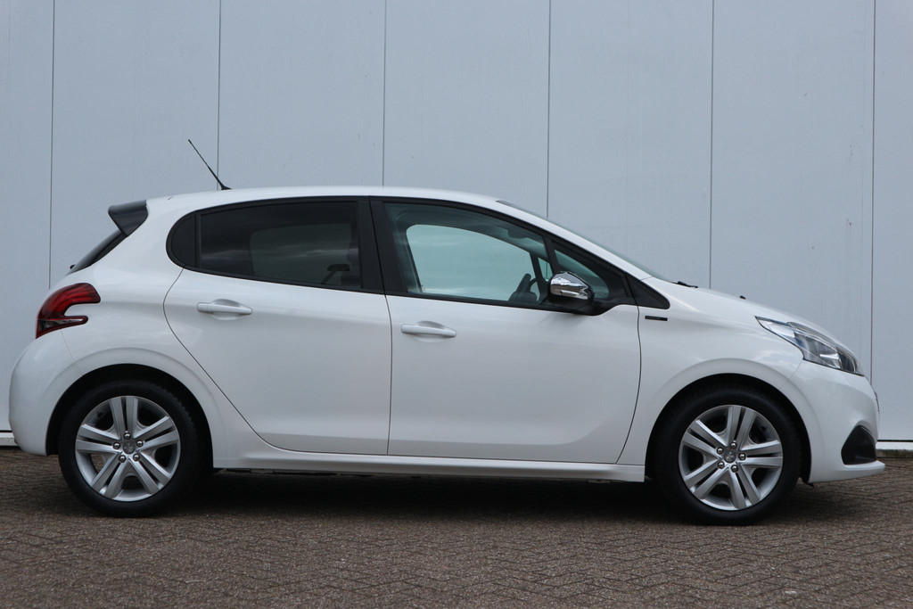 Peugeot 208 (ZB803D) met abonnement