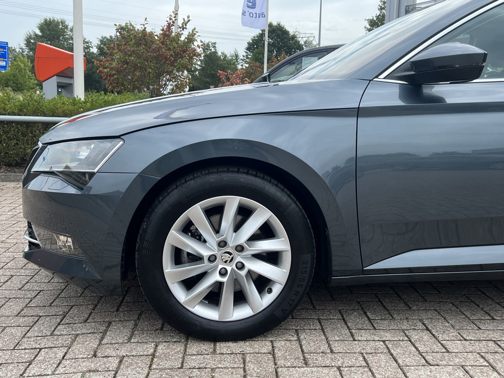 ŠKODA Superb (ZT490B) met abonnement