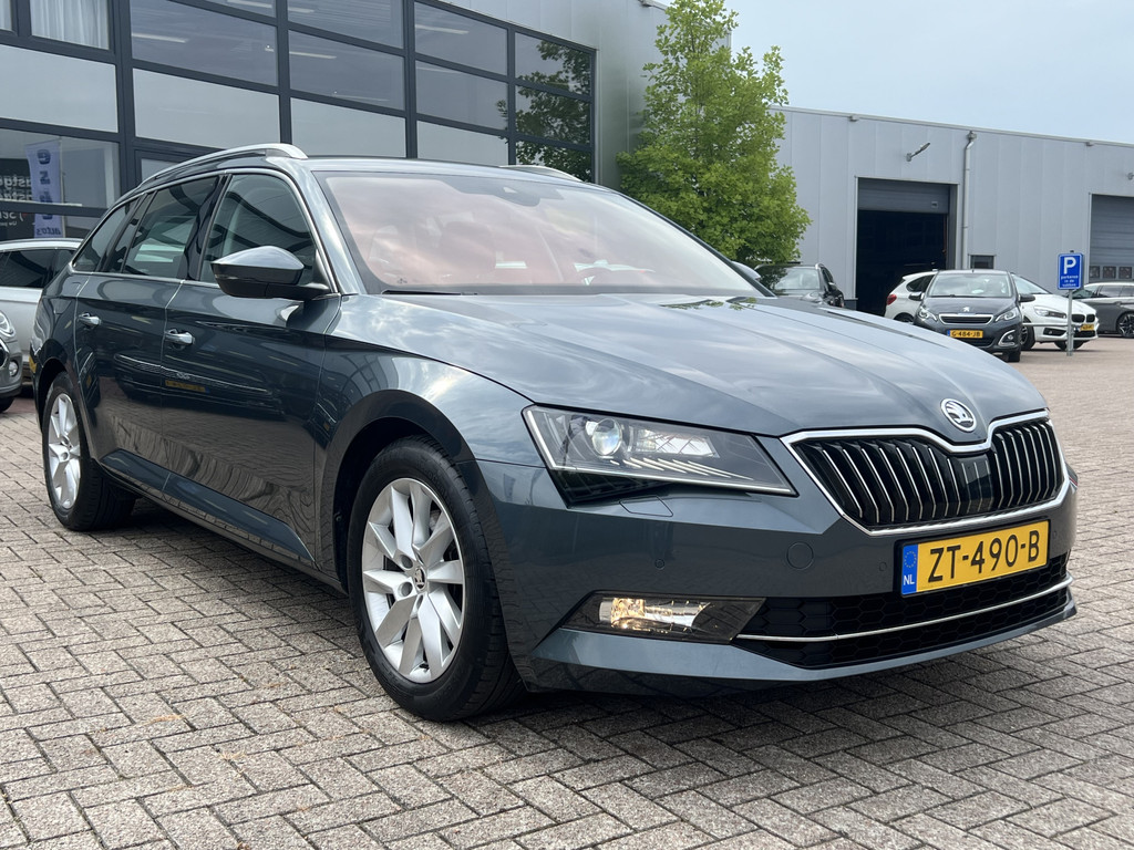 ŠKODA Superb (ZT490B) met abonnement