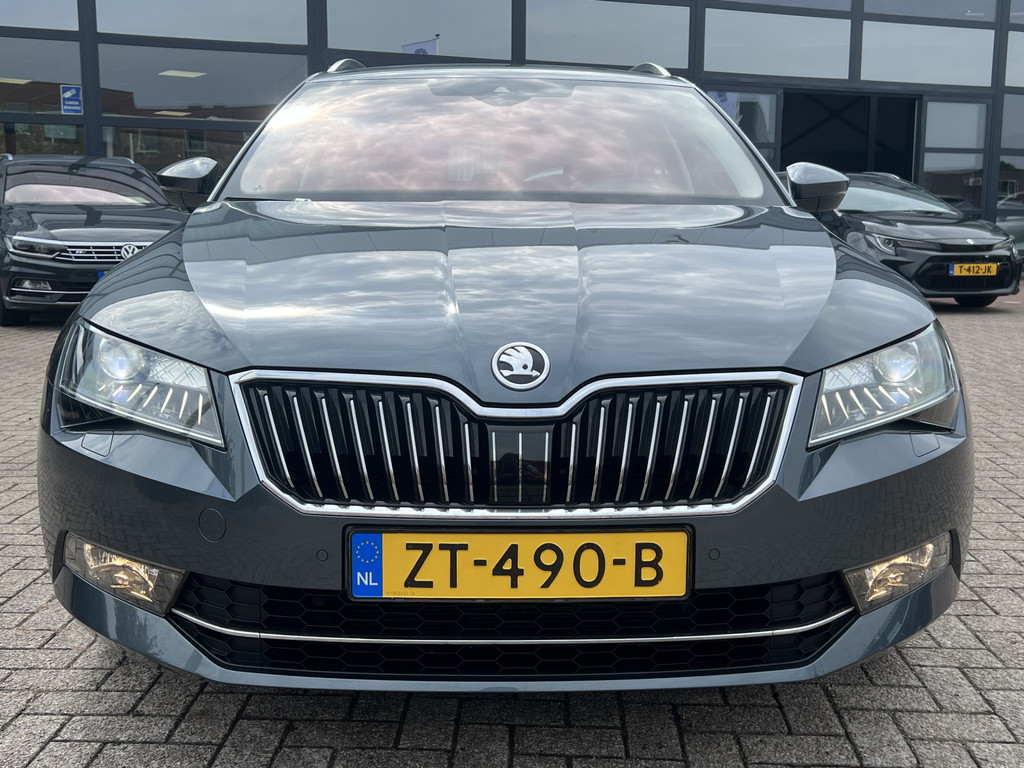 ŠKODA Superb (ZT490B) met abonnement