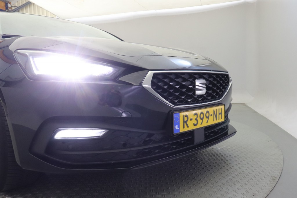 Seat León ST (R399NH) met abonnement