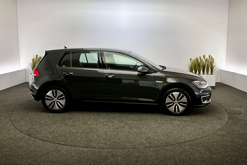 Volkswagen e-Golf (J702GB) met abonnement