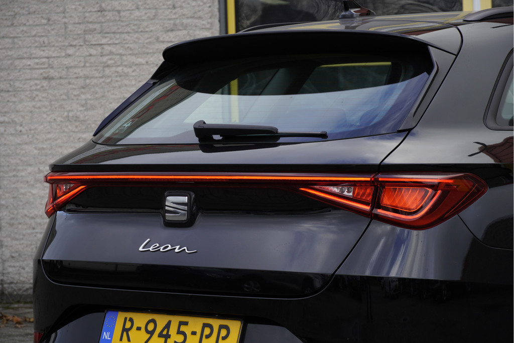 Seat Leon Sportstourer (R945PP) met abonnement