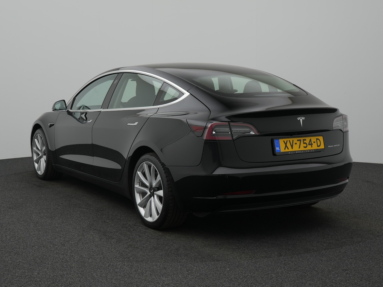 Tesla Model 3 (XV754D) met abonnement