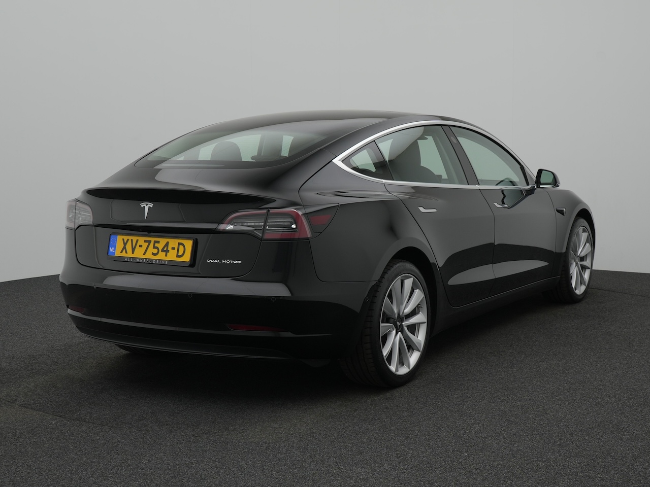 Tesla Model 3 (XV754D) met abonnement