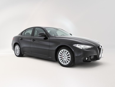 Alfa Romeo Giulia (SB344F) met auto abonnement